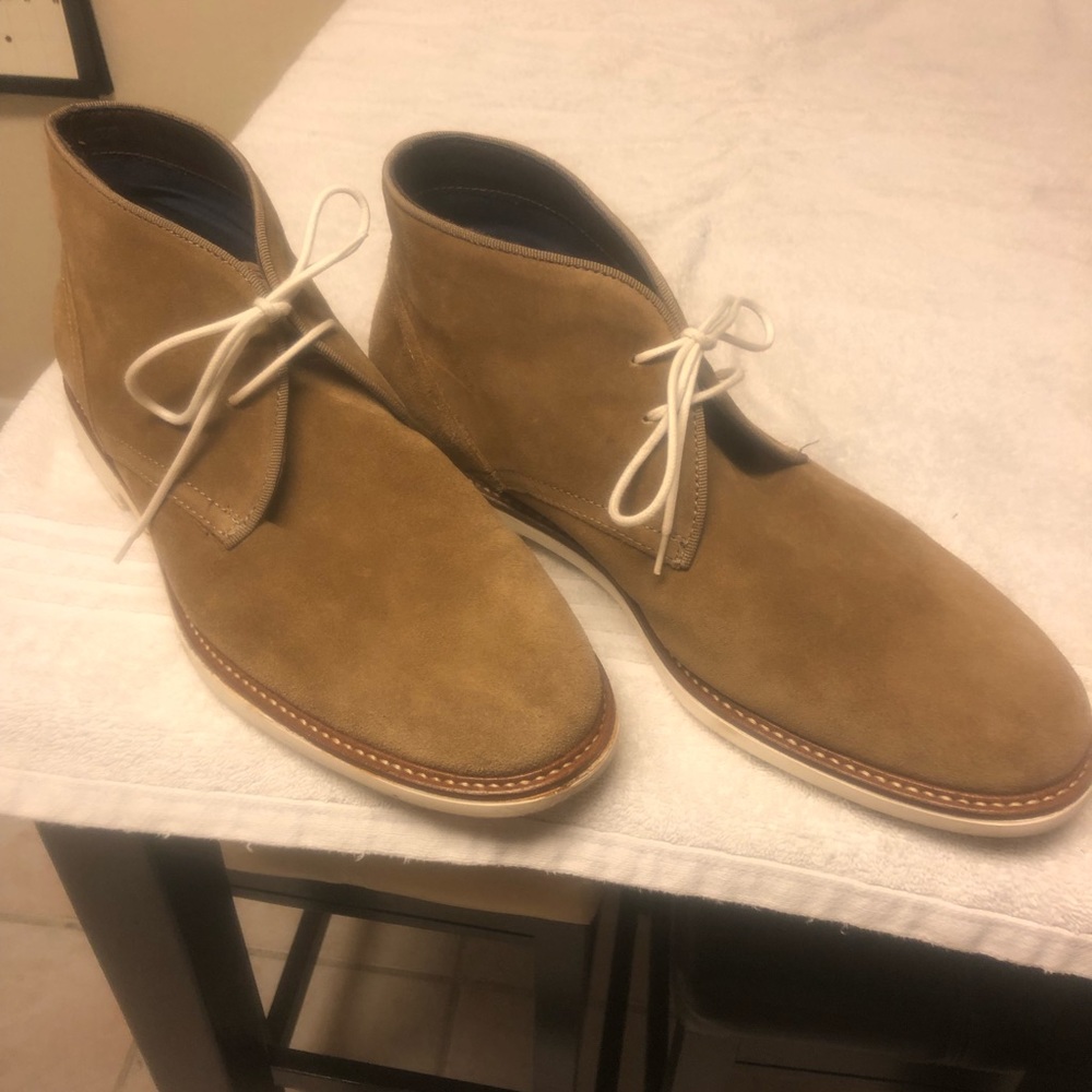 COPY - Wallis chukka boots white sole